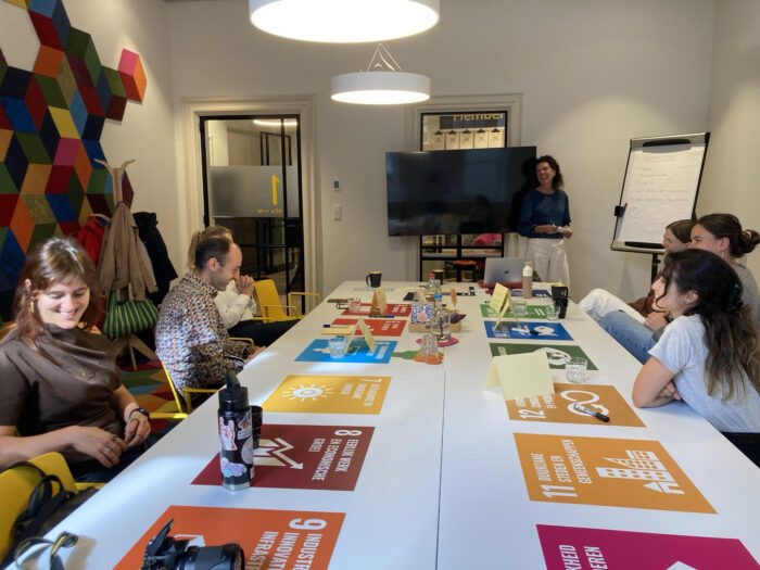 Duurzaam inkopen: hoe maak je van goede ambities dagelijkse praktijk? Tijdens onze Ronde Tafel Duurzame Inkoop sprongen er vier praktische lessen uit. Welke dat zijn, lees je in deze blog.